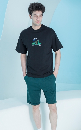 ست مردانه تیشرت گلدوزی شده ماکان و شلوارک دمپا پاکتی ماکان